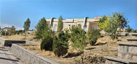 محوطه بیرونی کتابخانه